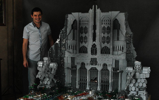 Illustration for article titled The Gates of Lonely Mountain Made From 55,000 LEGO Pieces